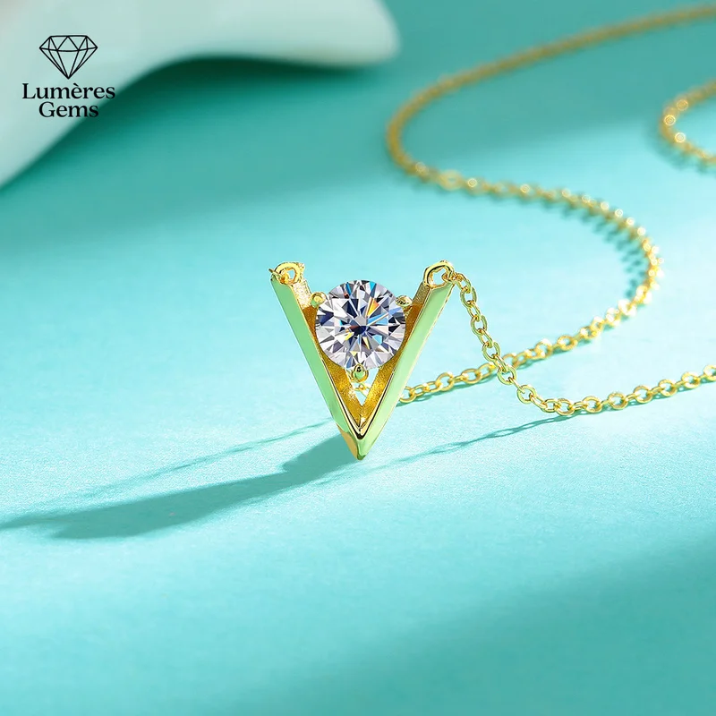 Lumière Gems Platinum PT950 Morganite Luxury Couple Simple Elegant High-Style V-Shape Necklace Luxury Fashion Minor Design