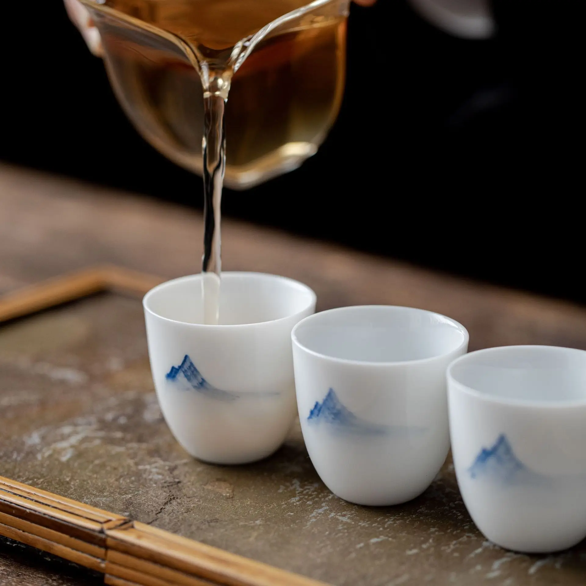 Qingshan Hand Painted Ceramic Underglaze White Porcelain Tea Savoring Cup Trumpet Simplicity Household Kung Fu Set Single