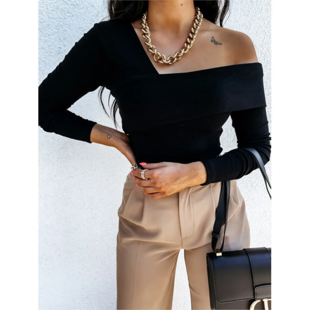 

Elegant Slim Fit Black Women Tshirts 2025 New Solid Color Fashionable Sexy Off Shoulder Long Sleeved T-shirt Femme Blusas Spring