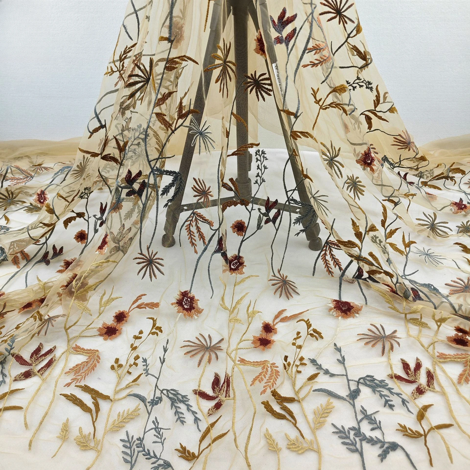 

Multicolor Grass Vine Flower Embroidery Unilateral Positioning Flat Mesh Fabrics European American Style Fashion Clothing Fabric