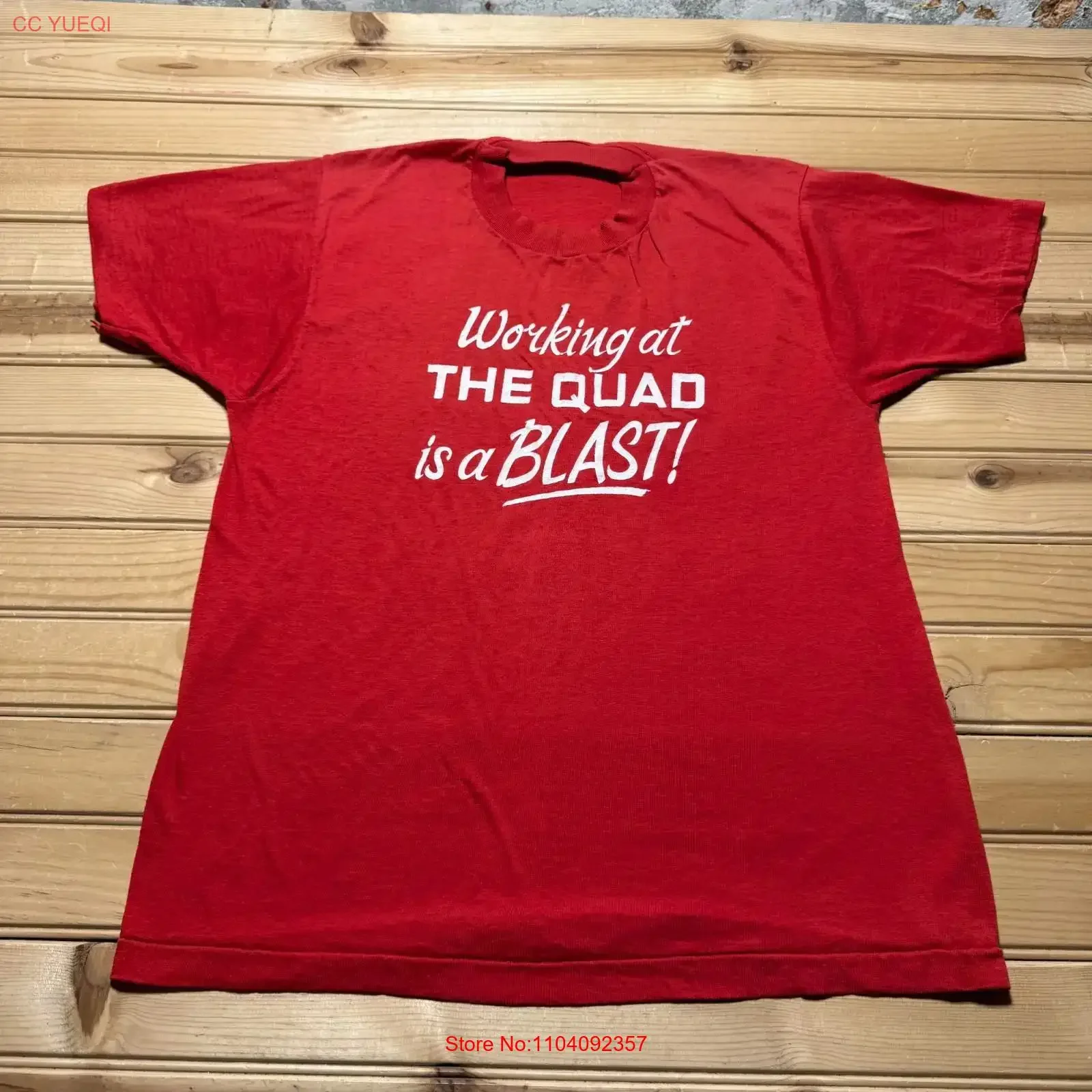 Camiseta Vintage de los 80s y 90s con la frase 'Working at The Quad is a Blast', Souvenir para Empleados, Talla Grande USA, Lavada, para Uso Diario, Suave