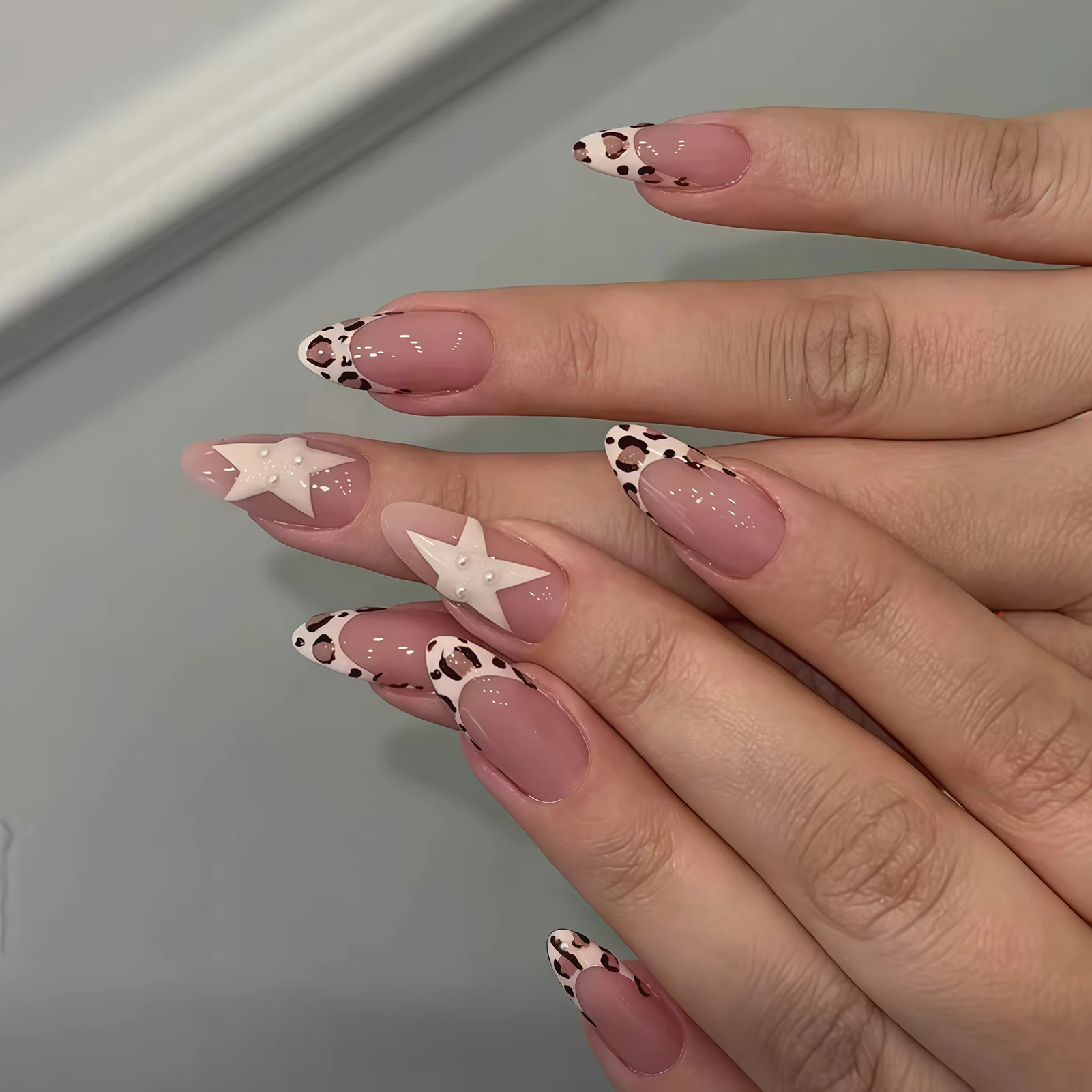 24Pcs Almond Fake Nails Leopard Printed Reusable Press on Nails Full Cover Acrylic False Nails Patch for Women DIY Manicure Art