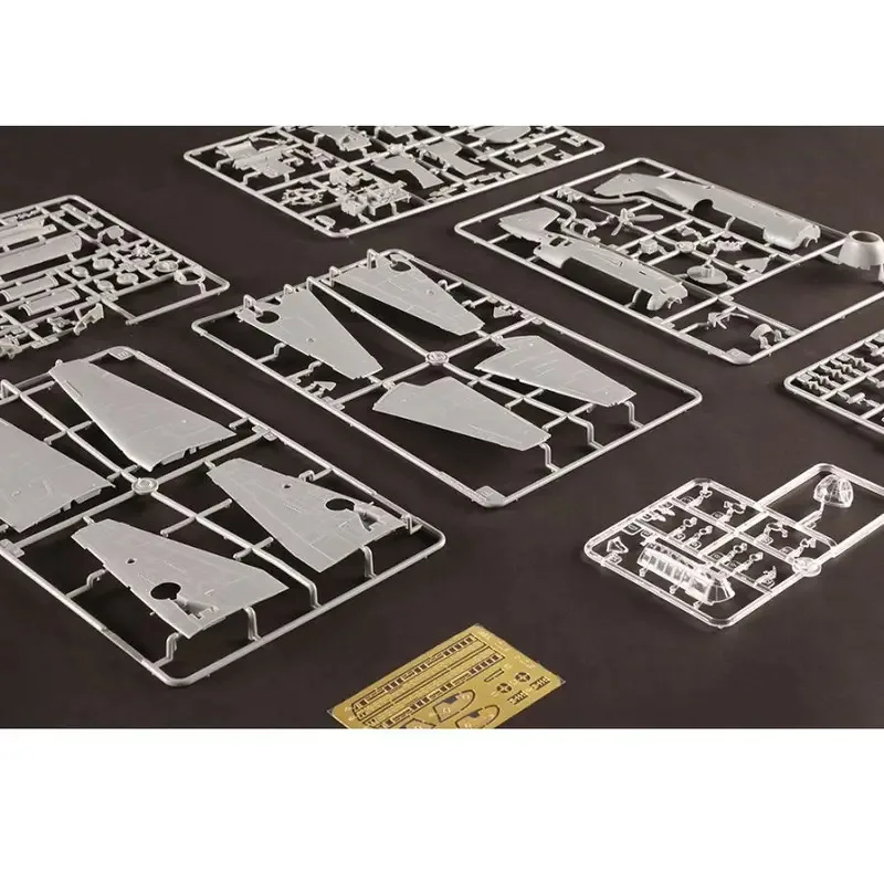 trumpeter-87275-1-72-us-tbf-1c-avenger-torpedo-attack-aircraft-modello-di-assemblaggio