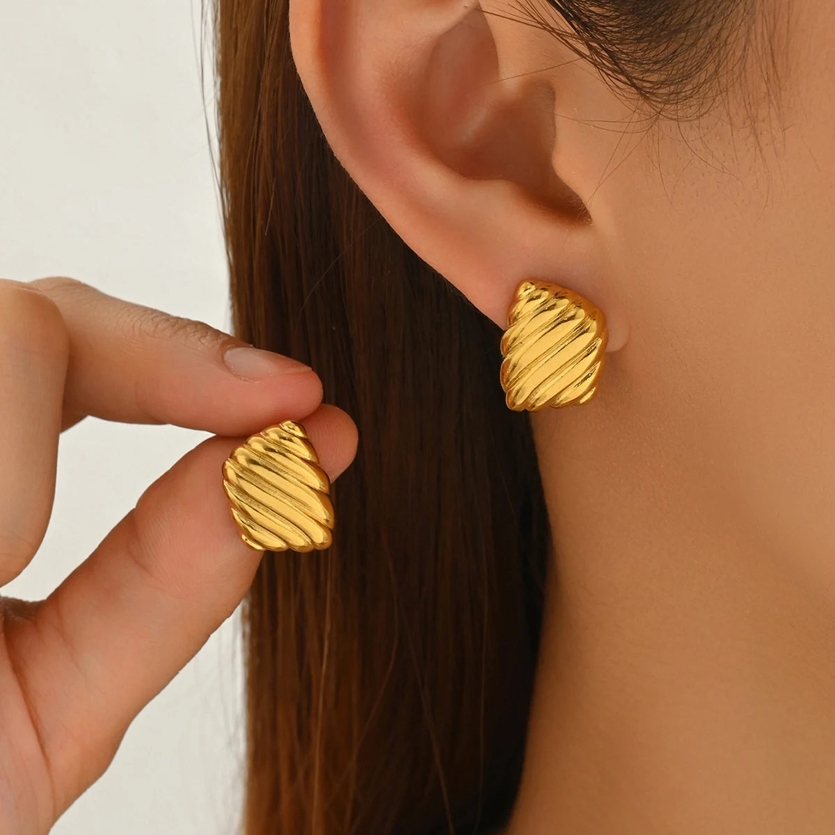 Retro-Geometrische Ohrringe für Frauen, Mehrschichtiger Edelstahl, Wasserdicht, Vergoldet, Metall-Wellenstruktur, Modeschmuck