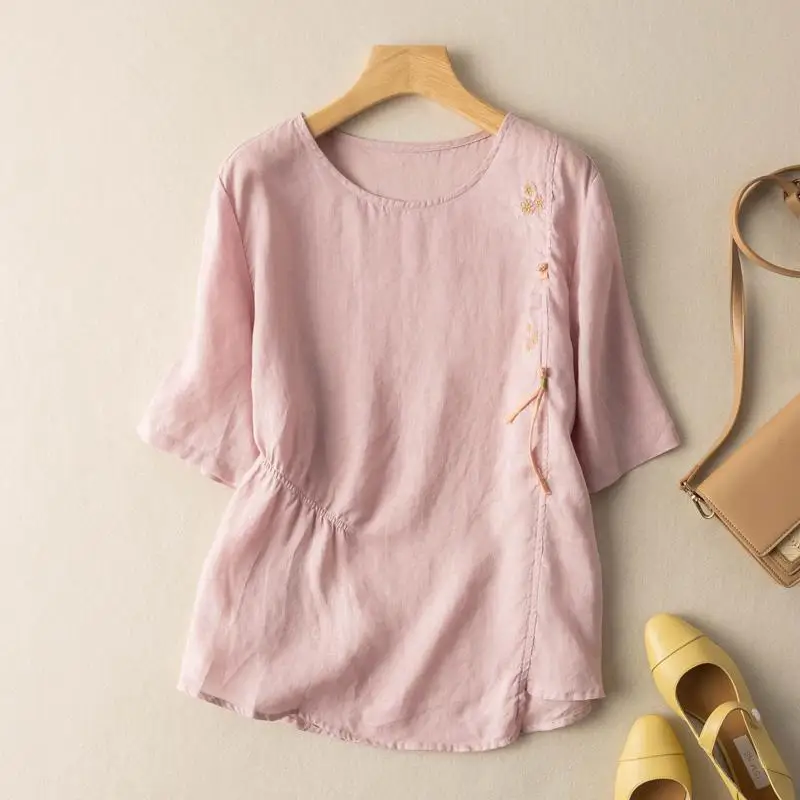 

Short-sleeved Linen Tops with Folded Buttons of Artistic Retro T-shirts Versatile Loose Embroidery Summer Tops Q48