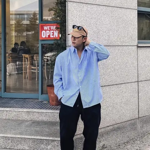 Camicia a maniche lunghe a righe verticali blu da uomo oversize, cappotto camicia casual di alta qualità in stile coreano, viaggi, escursioni