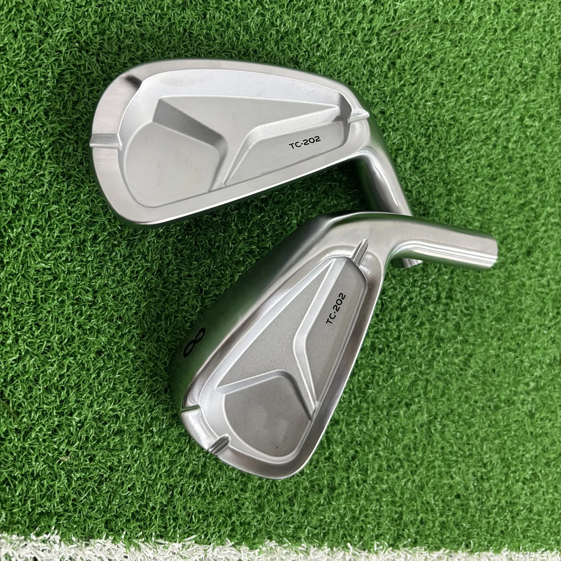 طقم مكاوي جولف TC-202 مكاوي كربون فضي مزورة # 4-PW (7 قطع) مع عمود جولف من الفولاذ والجرافيت للرجال #2