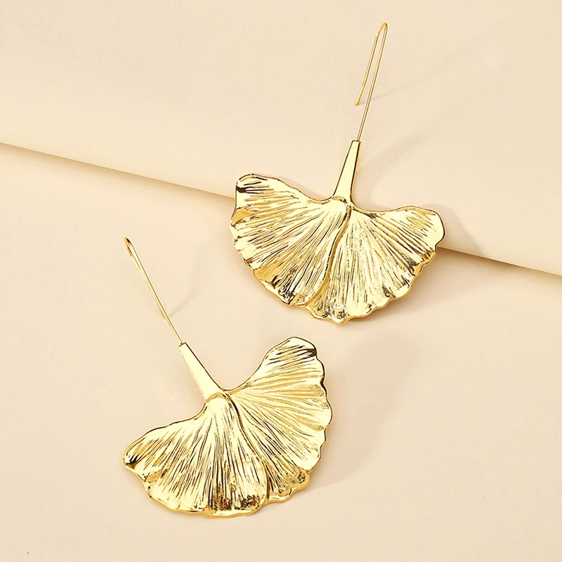 Luxury Gold Color Maple Leaf Dangle Drop Earrings For Women Sexy Elegant Metal Big Pendant Party Prom Fashion Charm Fine Jewelry