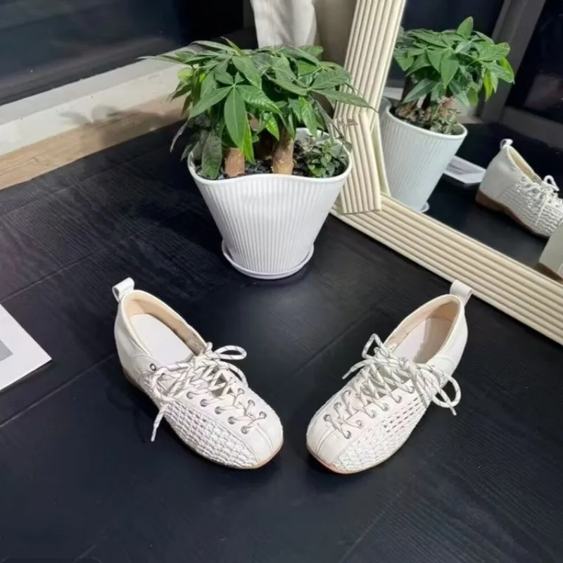 

2026 New Women's Shoes Exquisite Hollowed Out Casual Shoes for Woman Comfortable Soft Sole Sneakers Designer Shoes Zapatos Mujer