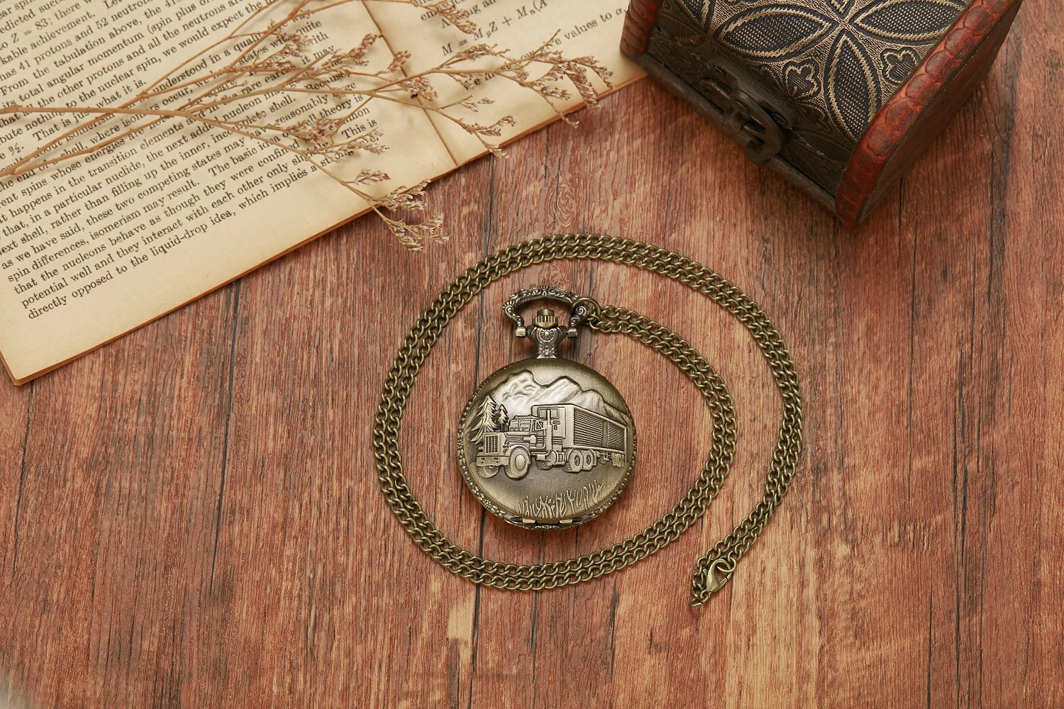 New Steampunk Forest Truck Display Bronze Quartz Pocket Watches Retro Fob Watch Chain For Men Women