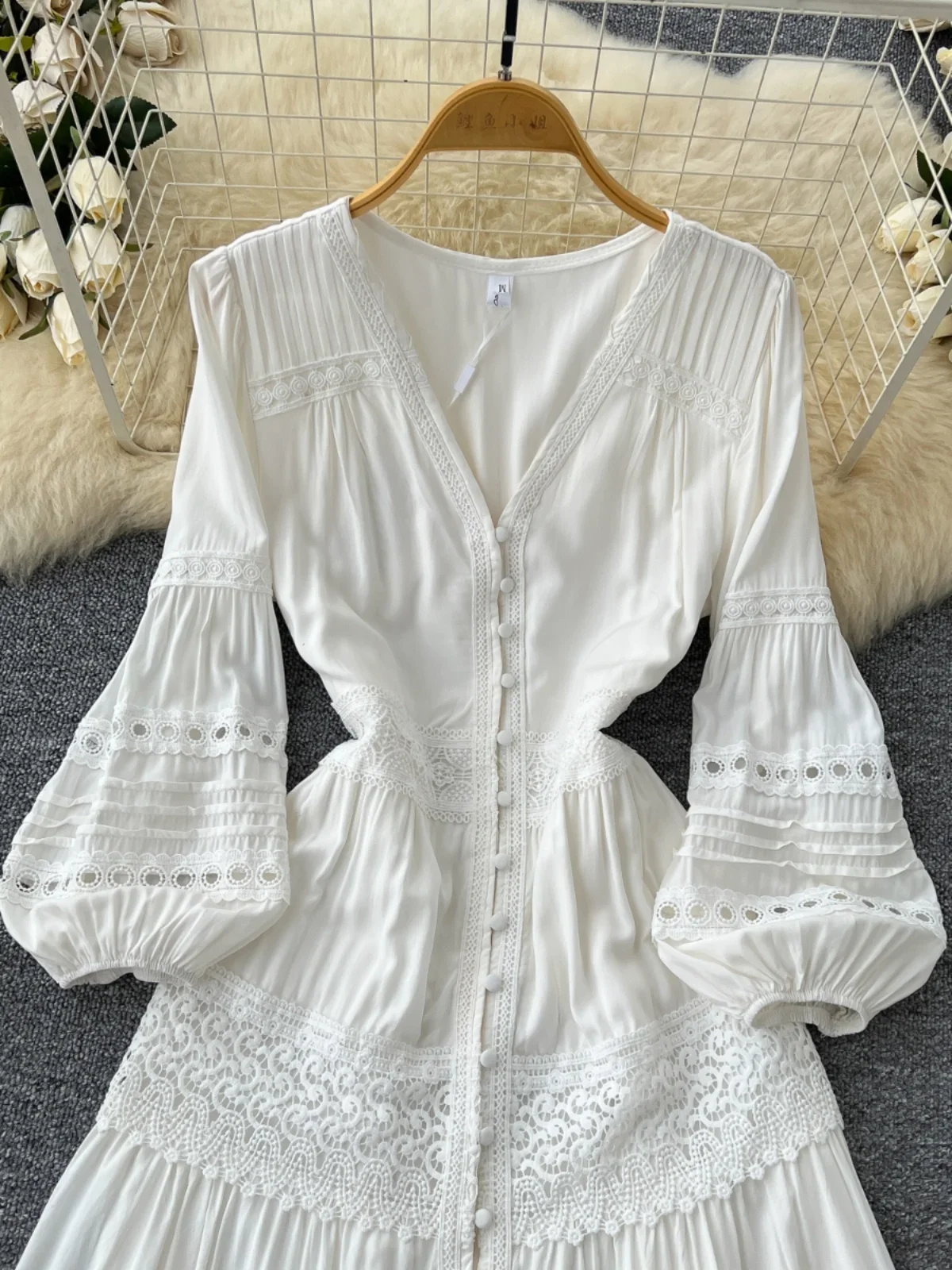 خمر فستان أبيض المرأة الفرنسية مثير الخامس الرقبة فانوس كم الدانتيل المرقعة واحدة الصدر فساتين طويلة السيدات الشاطئ رداء طويل #4