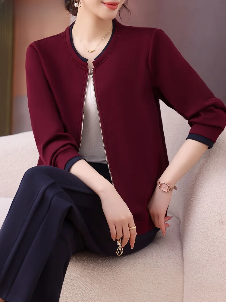 

Повседневный спортивный костюм для женщин среднего и старшего возраста: осенний модный комплект свободного кроя с длинными брюками на молнии, двухцветный, из двух частей.