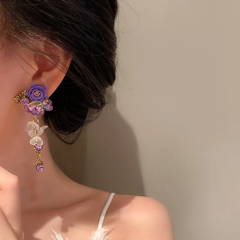 

Elegant Sweet Heart Earrings For Women Super Lovely Flower Cluster Design White And Purple Mix Dating Accessories Female Hot