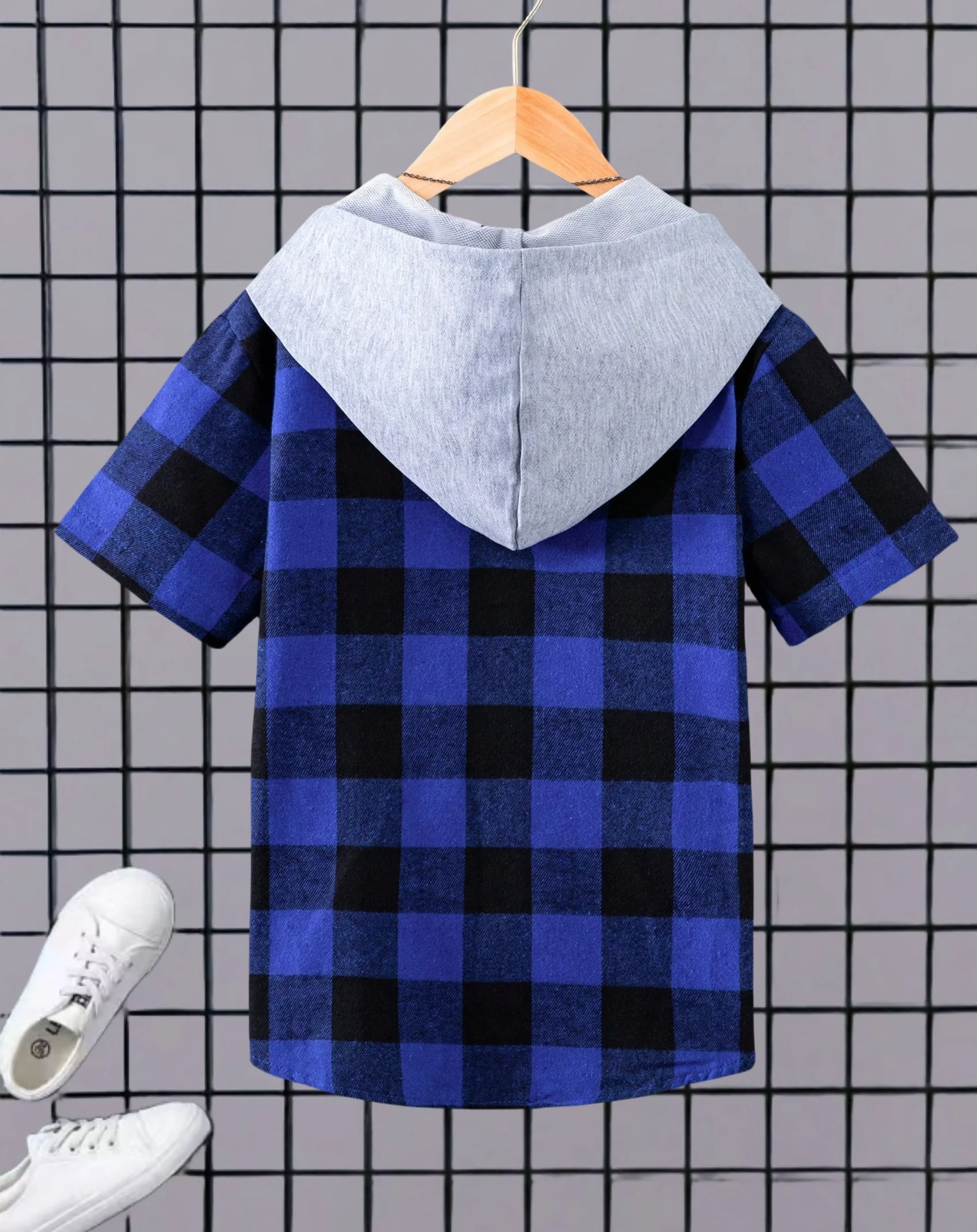 Boys plaid hooded short-sleeved shirt: fashionable blue and black color matching, casual and comfortable design