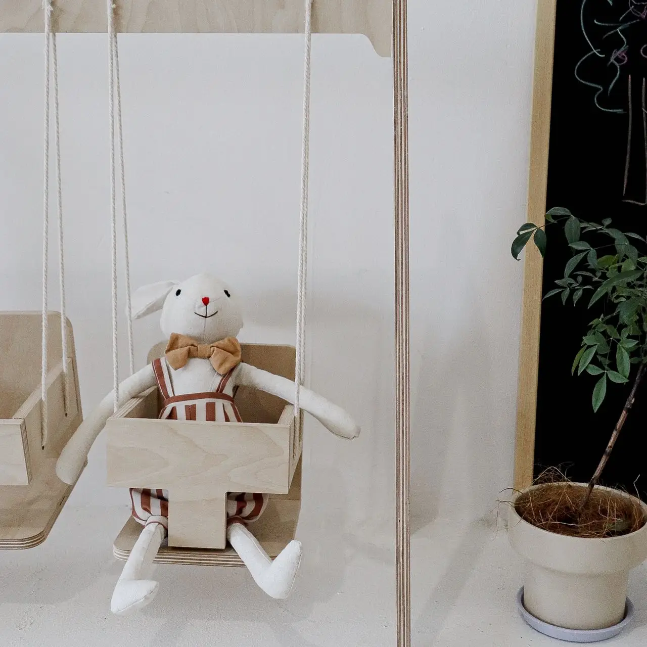 Nieuwe schattige draagriem kleine konijnenpop, comfortabele katoen- en hennepstof, comfortabele pop, konijnenjaar verjaardagscadeau