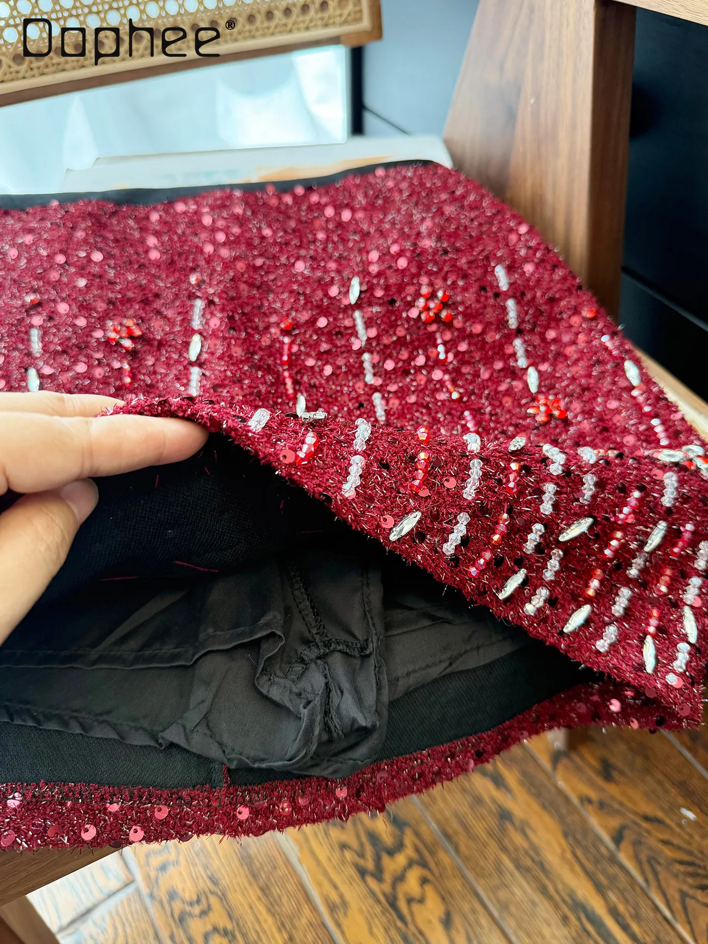 Czerwona spódnica mini z wysokim stanem, zdobiona ciężkimi koralikami, dżetami i cekinami, w kształcie litery A, damska, wiosenna, nowa, modna, wyszczuplająca, z frędzlami.