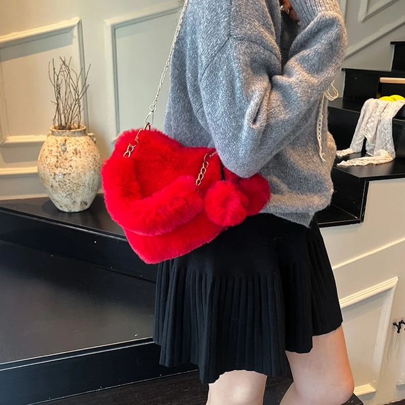 Fashionable Luxury Brand Women's Faux Fur Shoulder Bag Elegant Classic Chic Heart Shape Trendy Plush Crossbody Bag​