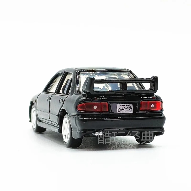 TAKARA TOMY Mitsubishi Lancer Evo III Modellauto - usage example