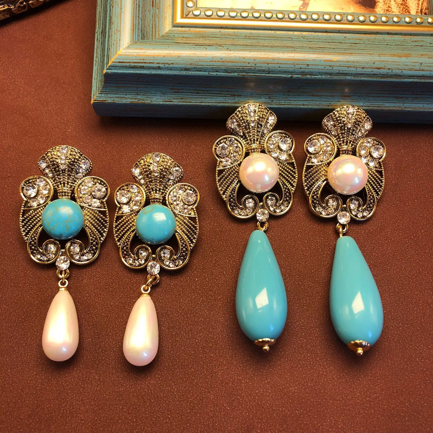 retro  gold earrings  diamonds carved metal ear stud  shells, white droplets, turquoise earrings серьги с зеленым камнем