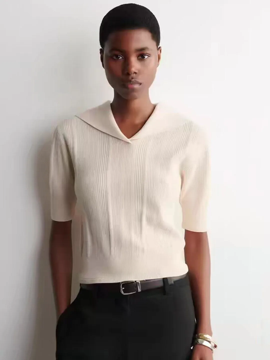 

Casual Sle Knitted ort Sve Top with Sailor Collar in Ivory for Women New Arrival Spring Season Regular Fit Knitwear