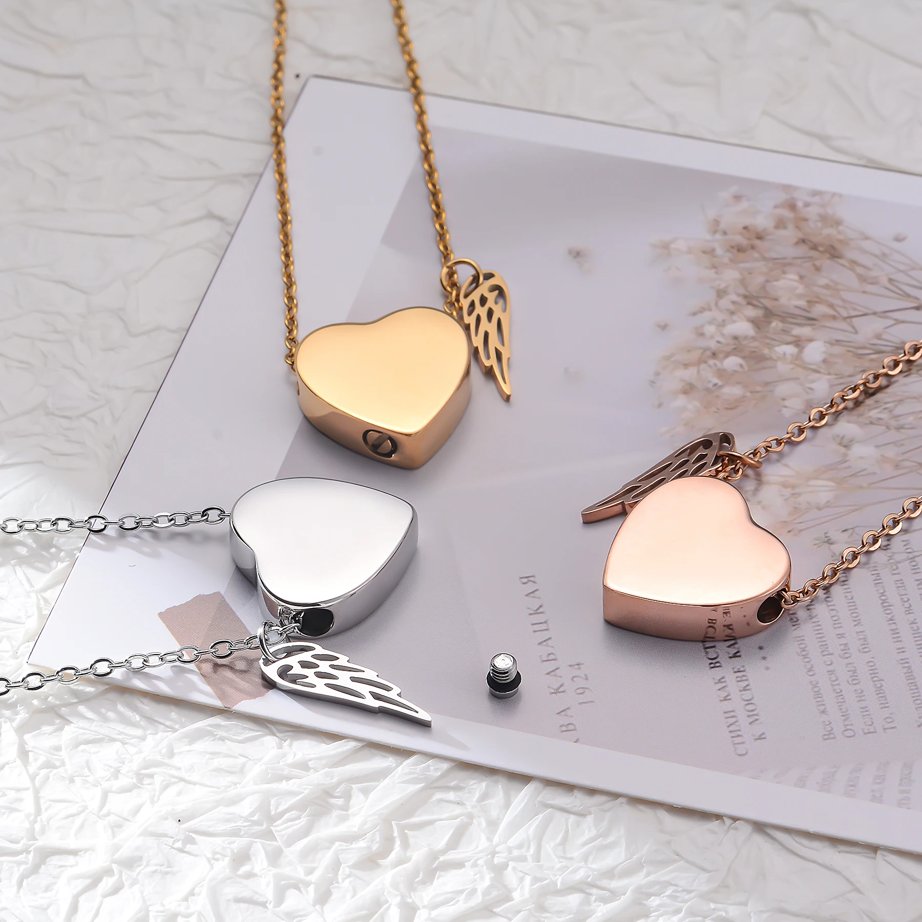 قلادة جرة القلب مع الجناح قلادة من الفولاذ المقاوم للصدأ صورة مخصصة/نص تذكارية لعائلة الحيوانات الأليفة رماد مجوهرات جنائزية ﻿