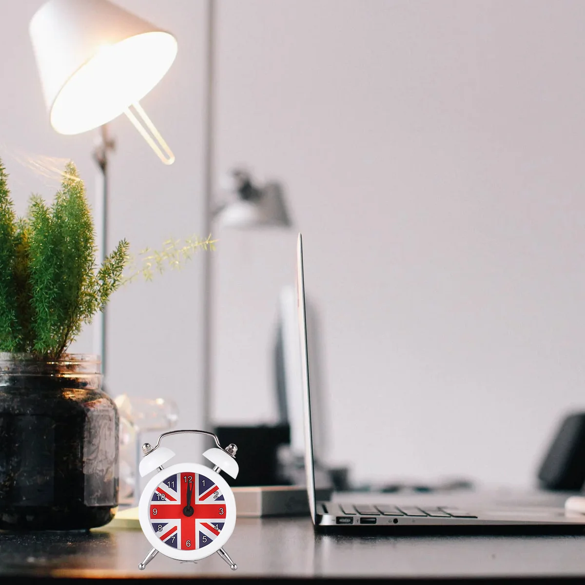 

Union Flag Pattern Desktop Alarm Silent Mini Bedside Wake-Up Device For Home Dorm White Simple Alarm Clock For Students Bedside