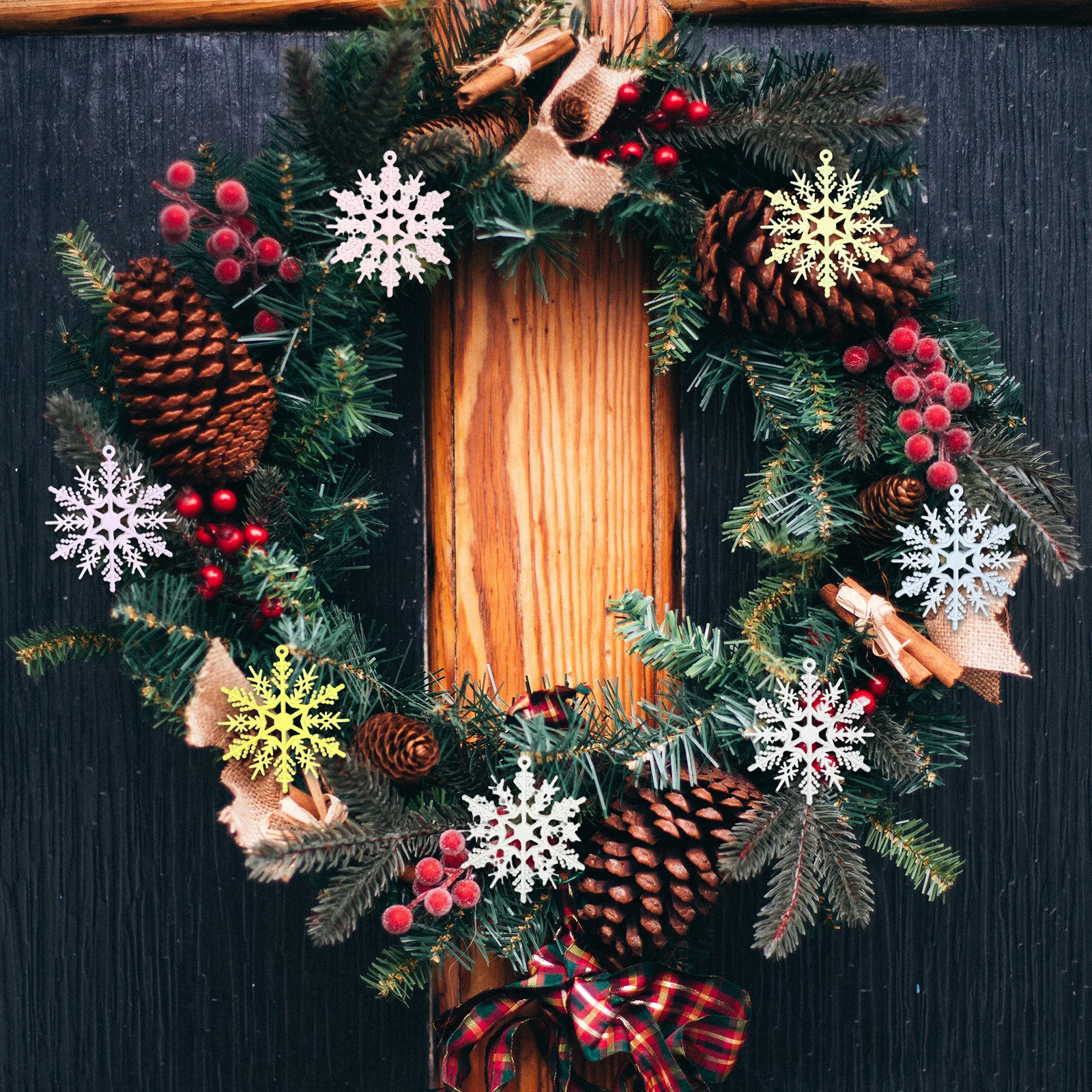 

70Pcs Snowflake Ornaments Plastic Christmas Tree Hanging Decorations Colorful Small Xmas Pendant for Holiday Winter Shop Window