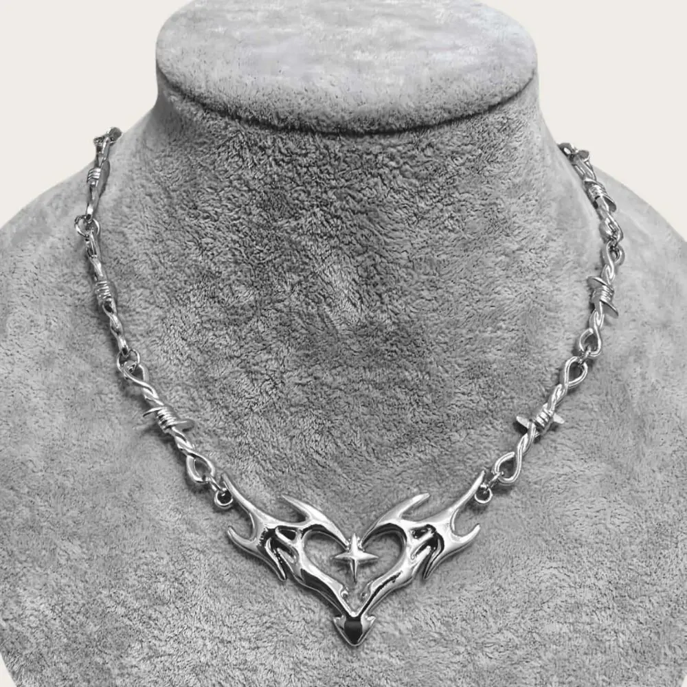 Barbed Wire Flame Heart Choker Sweet and Cool Hippie Charm Y2k Thorns Necklace Punk Style Alloy Gothic Necklace Women Man