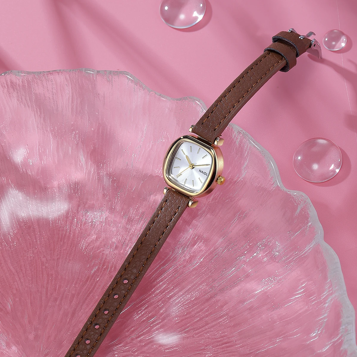 College-Style Casual, Stylish and Versatile Quartz Movement Watch image 3