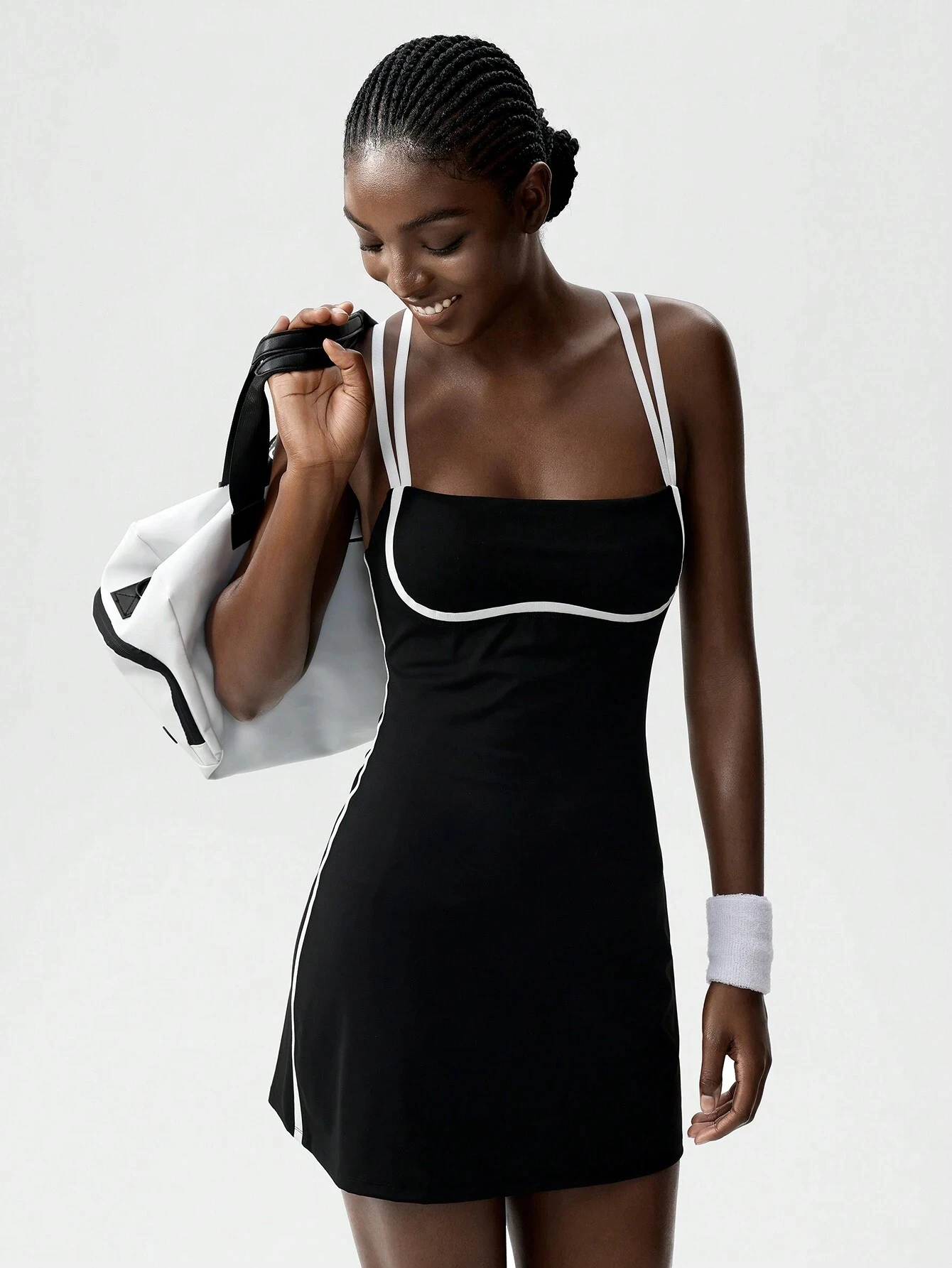 Vestido de Tenis Negro para Mujer con Ribete Blanco - Vestido Deportivo con Cuello Halter, Shorts Internos y Espalda Recortada, Vestido Elástico para Tenis, Pádel, Golf y Running