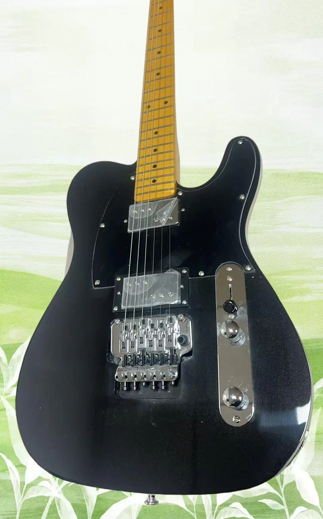 

Ul-tr-a Luxe guitar Floyd HH Maple fretboard Black Guitar