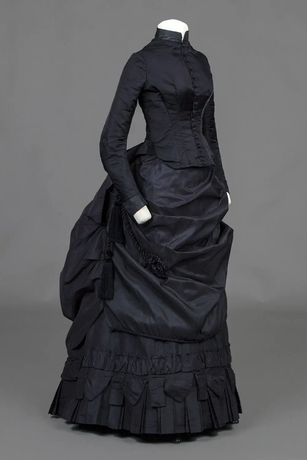 18th Century Victorian Edwardian Black Mourning Dress Victorian Bustle Ball Gown Civil War Walking Dress Gown For Women