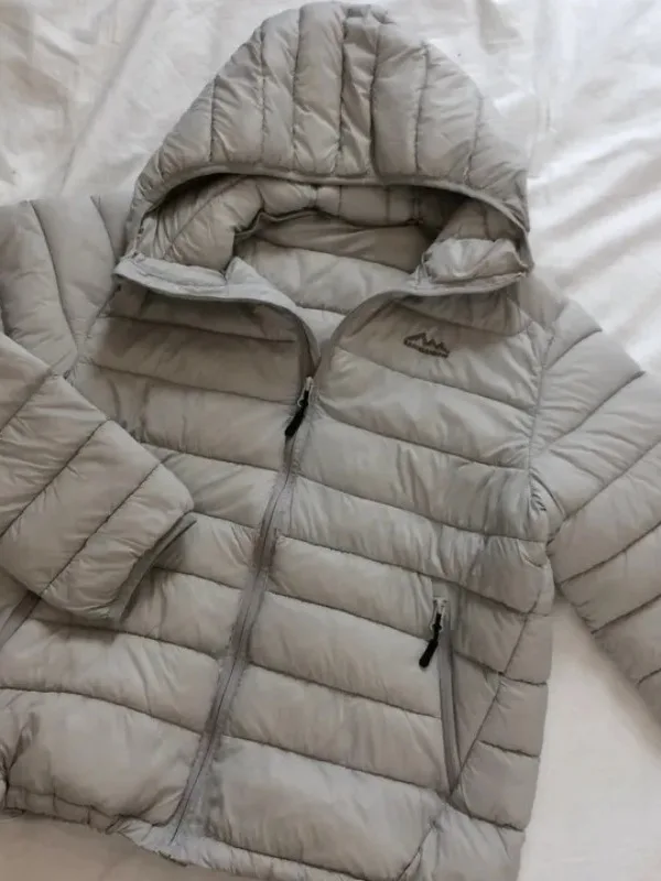 سترة شتوية نسائية على الطراز الكوري، خفيفة الوزن بأكمام طويلة وغطاء للرأس، معطف خارجي نحيف بتصميم عصري وأنيق