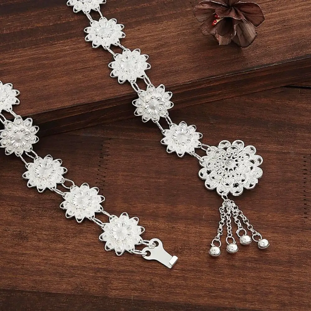 

Traditional Metal Ethnic Style Belt Bell Tassel Gold Belt Hollow Out Silver Dance Dress Belt Chains Party Decoration