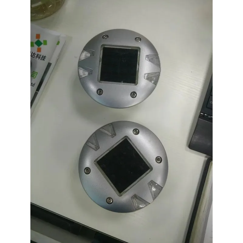 

Factory Designed Solar Road Stud Embedded Road Stud Reflective Cat Eye Road Spike Traffic Safety Driveway Marker