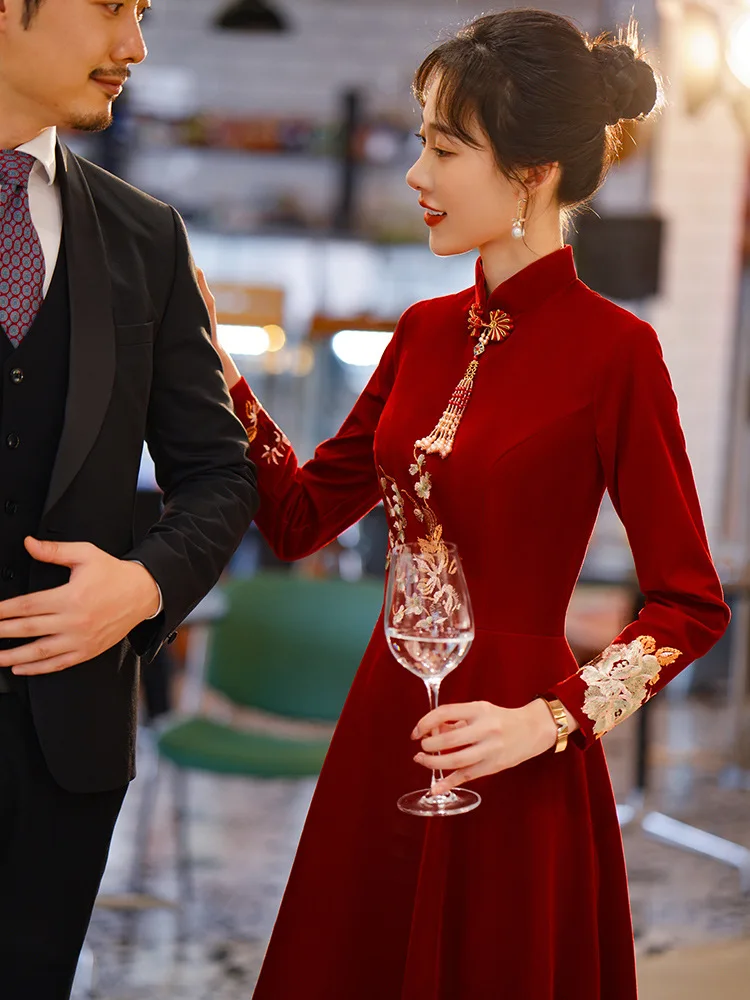 Vestido De novia De estilo chino, Qipao con bordado De flores, Cheongsam elegante con borlas y cuello mandarín, Estilo Vintage