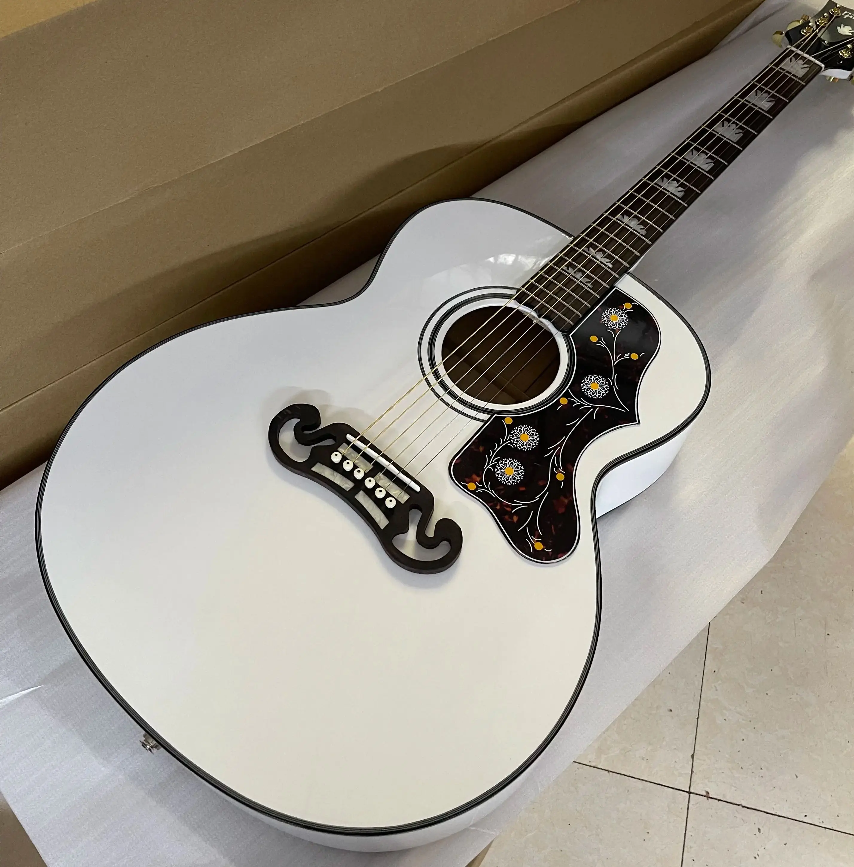 New J200 Acoustic Electric Guitar 43# Solid Spruce Top In White SJ200