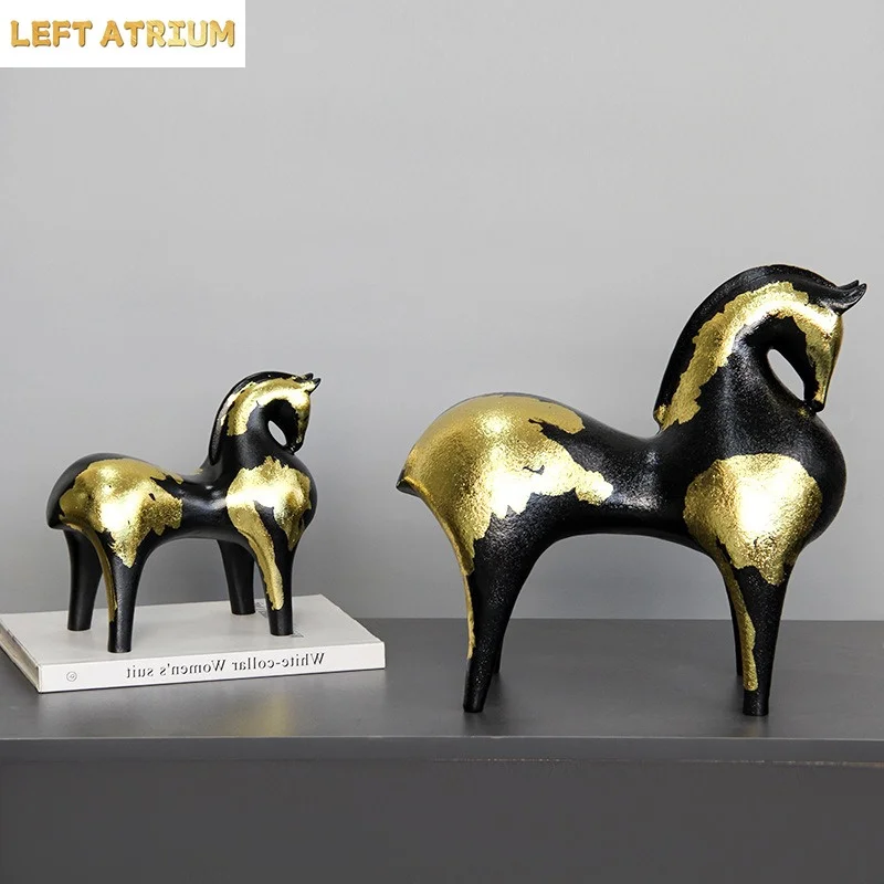 Resin Handicrafts Abstract Horse Figurine Simulation Animal Sculpture Gold Foil Warhorse Decorative Figurines Home Decoration