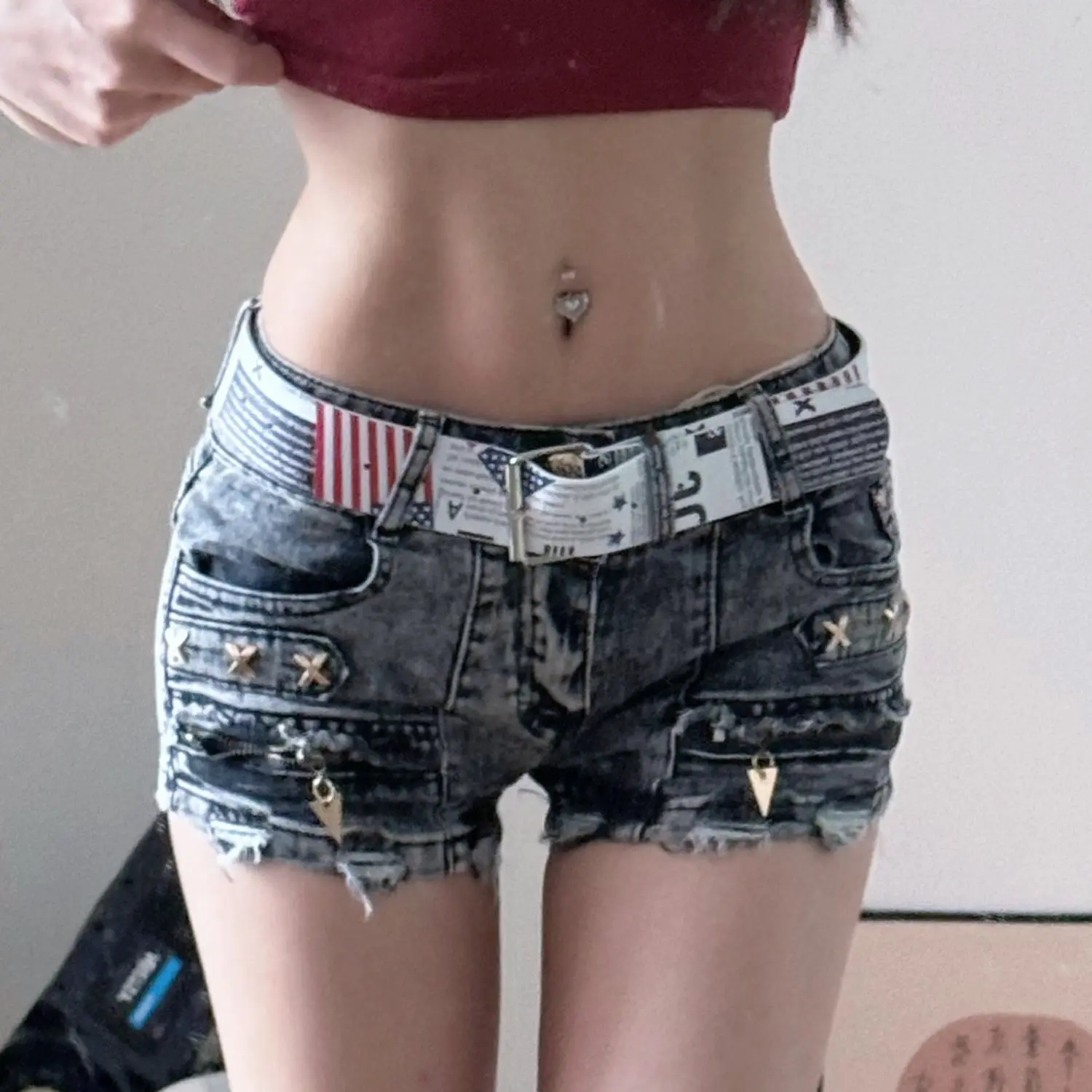 

2026 New Harajuku Aesthetic Hot Short Pants Y2K Casual Denim Shorts Women Streetwear Vintage Sexy Low Waist Rivet Shorts Jeans