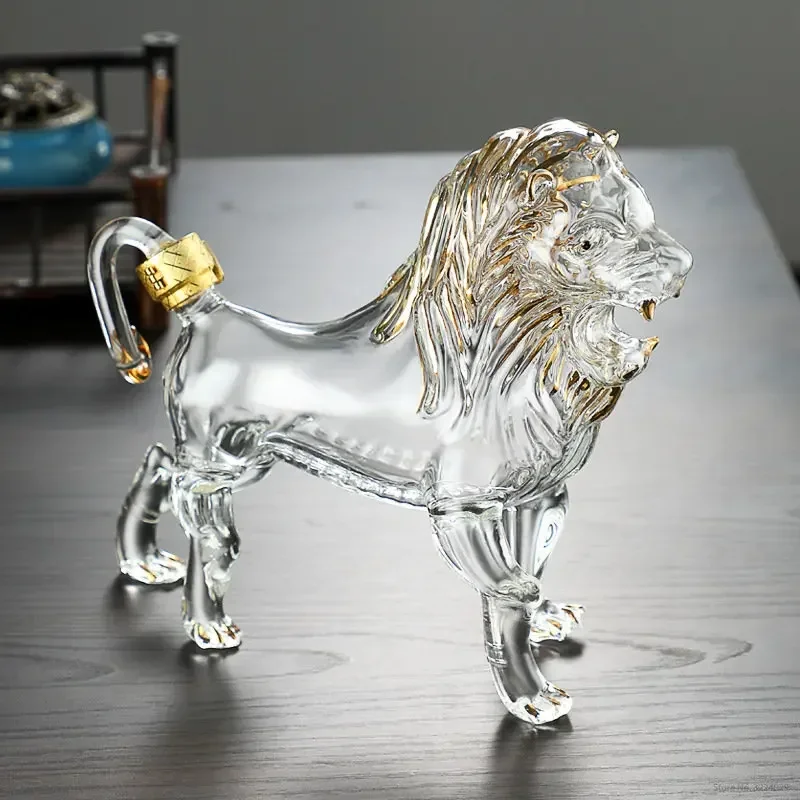 750ML lead-free clear handsome lion shaped whiskey decanter barware wine decanter glass bottle  for liquor or scotch bourbon