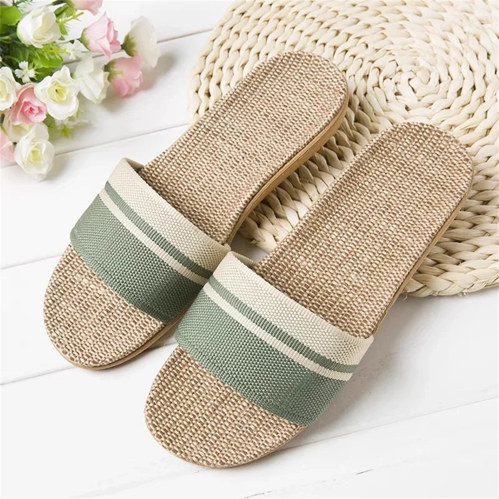 

Linen slippers for couples, indoor wooden flooring for home use, anti slip thick soled women's summer cool slippers wholesale