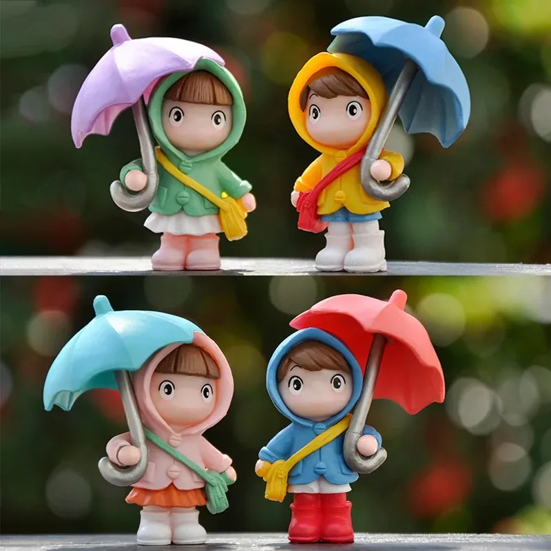 4 Stück Neue Anime-Cartoon-Charaktere Regenschirm-Regenmantel Mädchen Mini PVC Actionfigur Puppe Dekoration