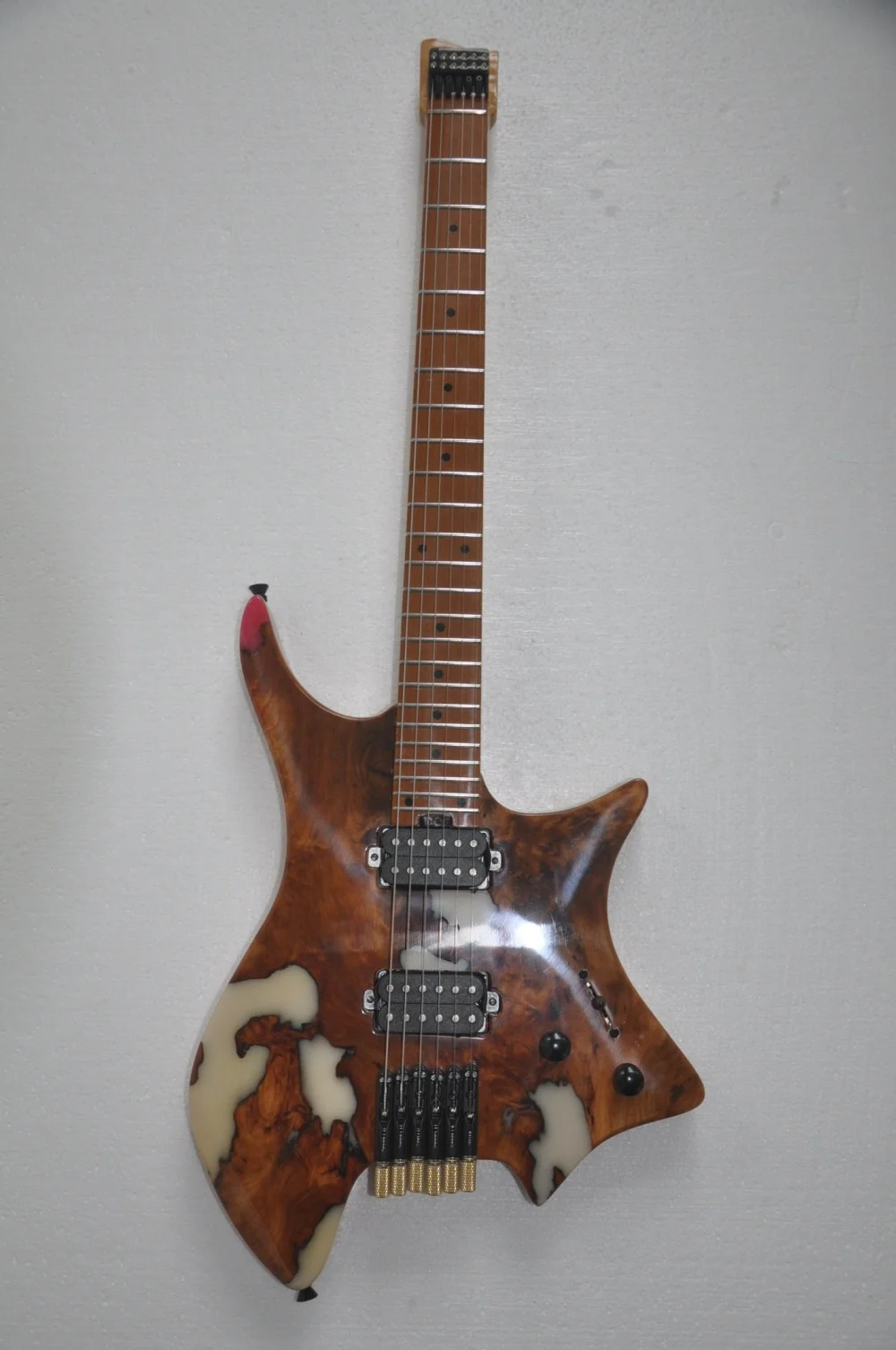 Headless 6 Strings Electric Guitar With Roasted Maple Neck And Fingerboard Customization Service