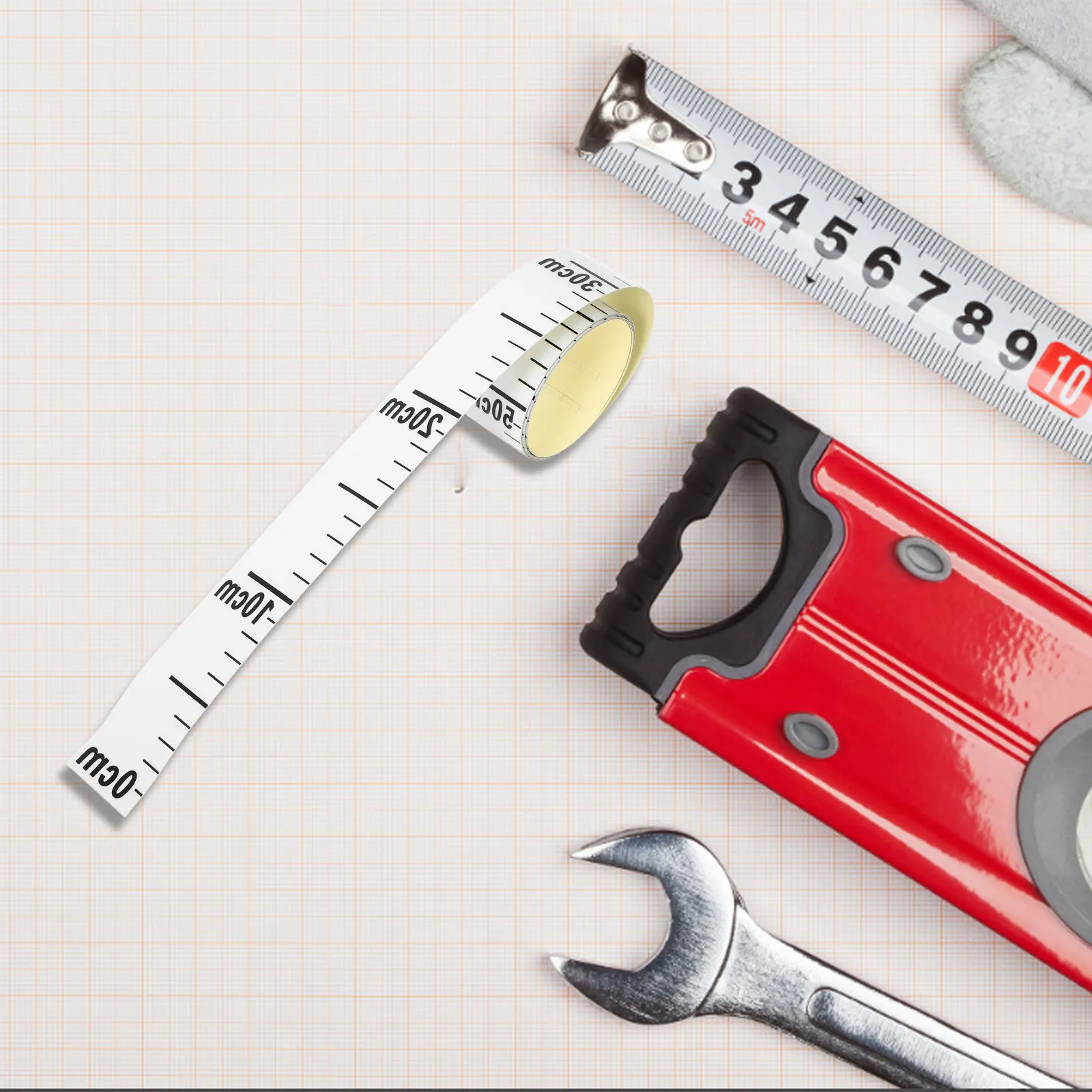 

Самоклеящаяся наклейка-линейка для измерения уровня воды с четкой разметкой для точного измерения уровня в баках, прудах и бассейнах, легко наносится и легко читается.