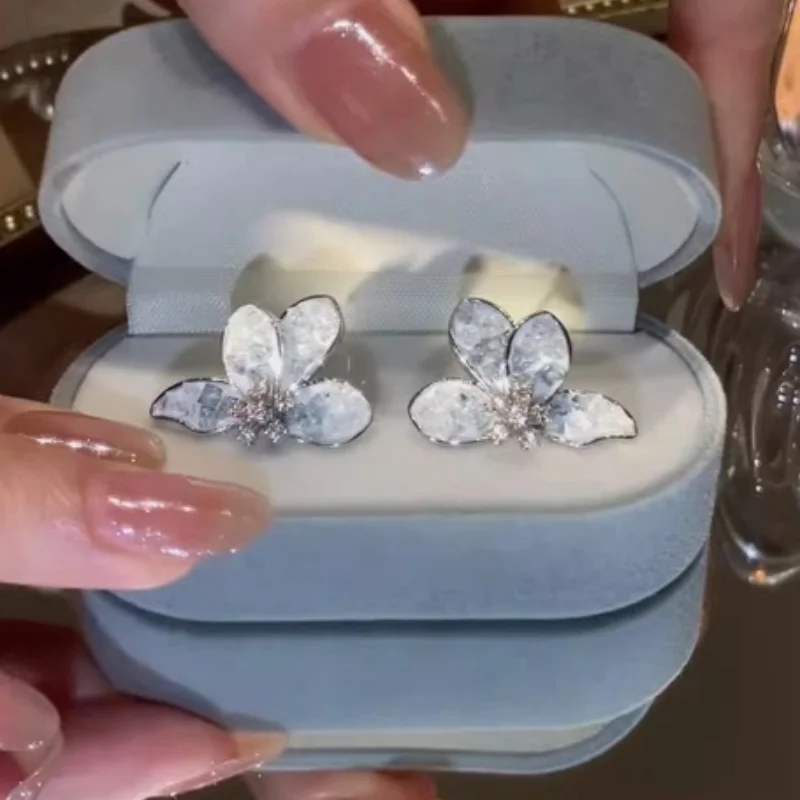 

Korean Exquisite Butterfly Stud Earrings For Women Shiny Crystal Zircon Butterfly Versatile Earring Party Jewelry