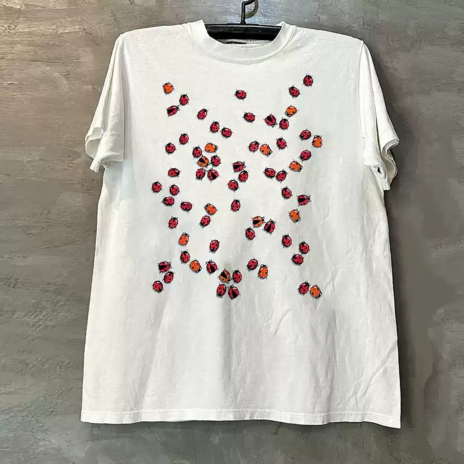 Cec Vintage Insect Print Short-Sleeved T-Shirt Trendy American Brand Small Collar Retro Cotton Tee Design Nature-Themed Fun.Cotton Short‑Sleeve T‑Shirt, Classic Regular Fit Crew Neck Tee, Soft Breathable Durable Casual Basic Top for Daily Wear           .