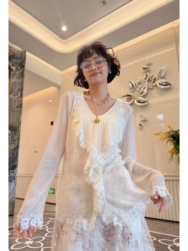 

Large Size Women's Soft Rose Lace V-Neck Base Shirt Time Passage Harbor Witch MoNvKiKi 2171 Polyester Long Sleeve Loosely Fitted