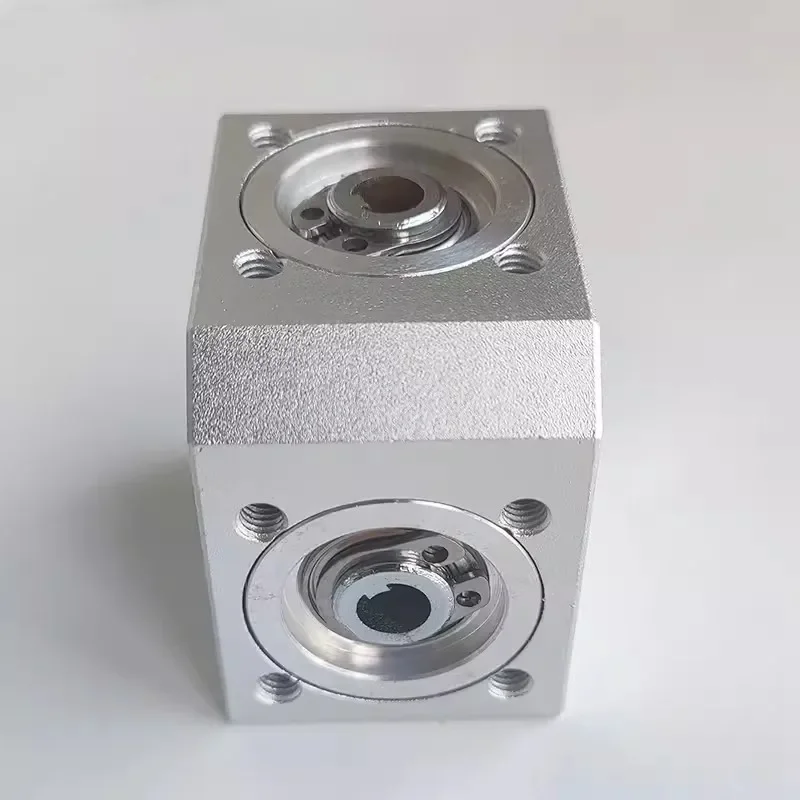 6MM Output Hole Type High Precision Right Angle Steering Gearbox 1 Module 20 Teeth Commutator Gear 2000RPM Two Axes