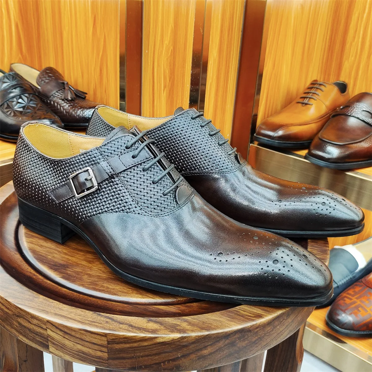 Luxury Mens Business Genuine Leather Oxfords Fashion Wedding Shoes Lace-up Pointed Toe Black Coffee Brogues Dress Shoes