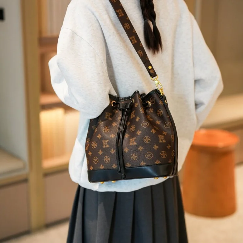 

Women's Messenger Bag Made Of Faux Leather Boasting Casual San Marino High-End Spacious Soft Daily Look